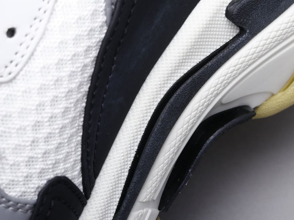 Ezyycart Bags Bla Triple-S Black And White Sneaker