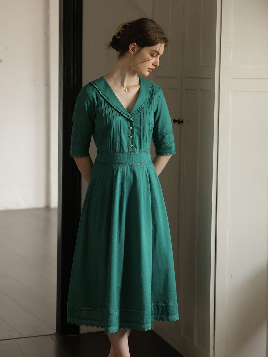 Fiona – Midi-Kleid aus 100% Baumwolle mit V-Ausschnitt