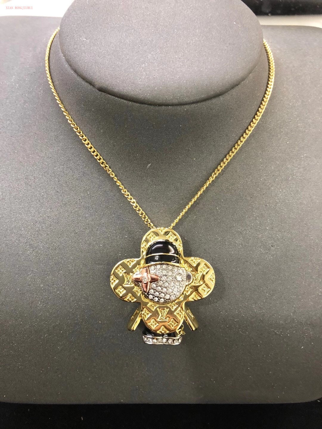 Anum Bags Necklace LUV032