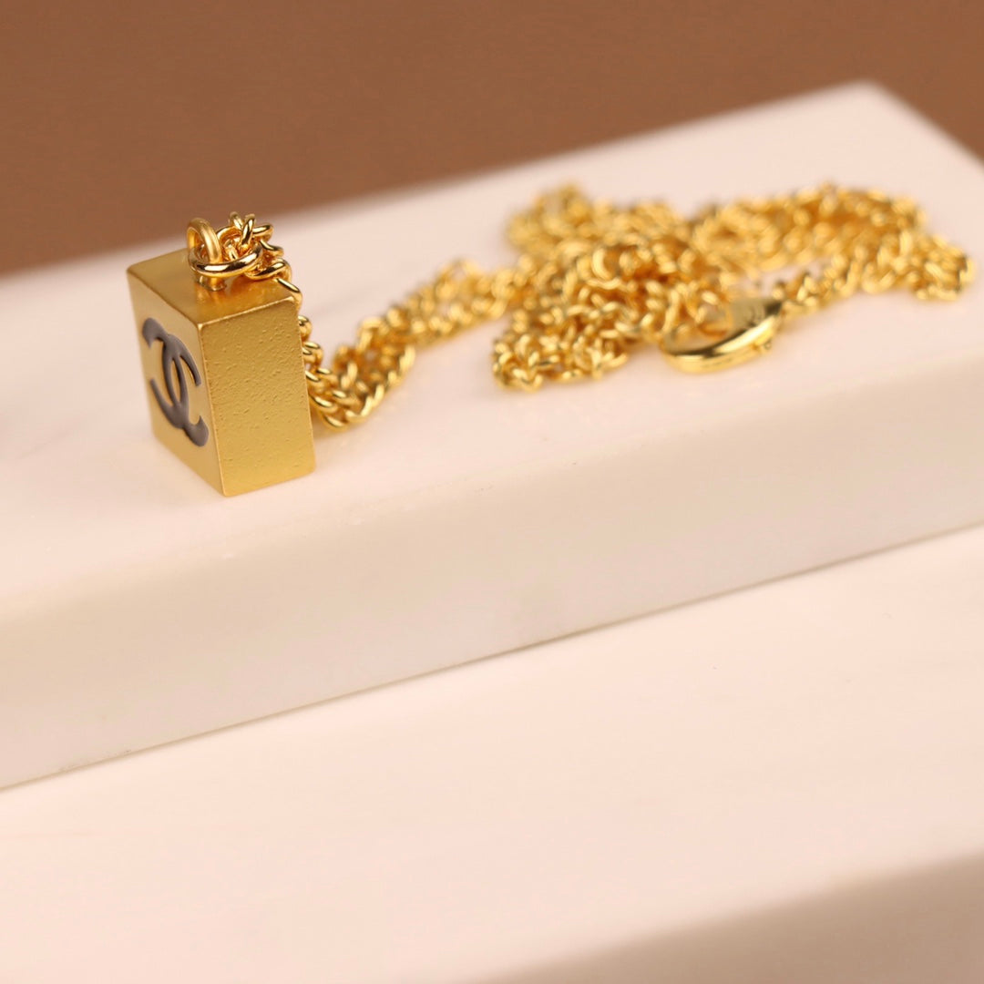 Anum Bags Necklace CHL038