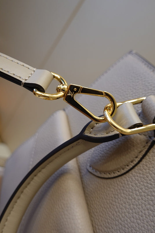 Anum Bags ln Luxury Bag --60005