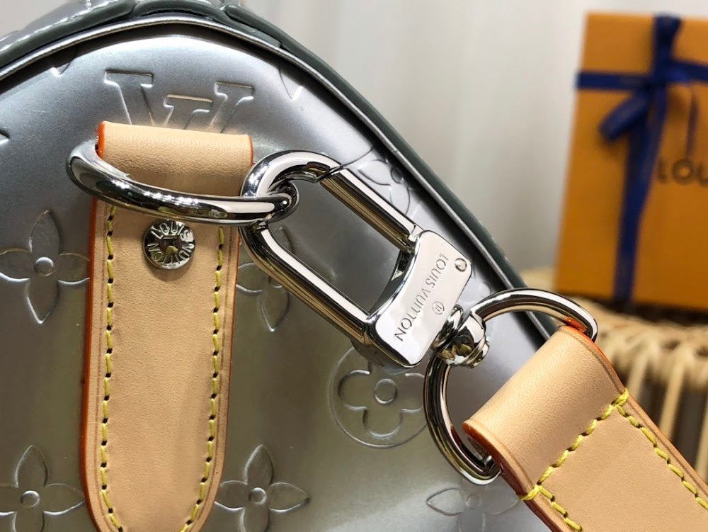 Anum Bags ln Luxury Bag --60132