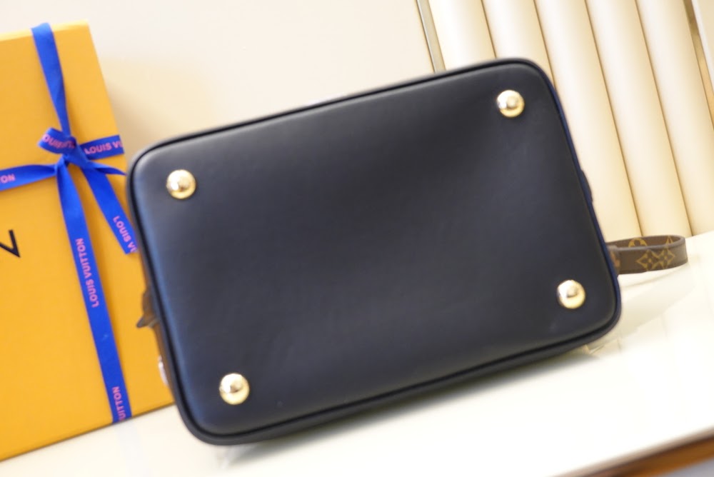 Anum Bags ln Luxury Bag --60467