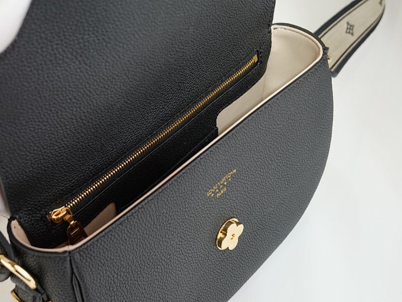 Anum Bags ln Luxury Bag --60557