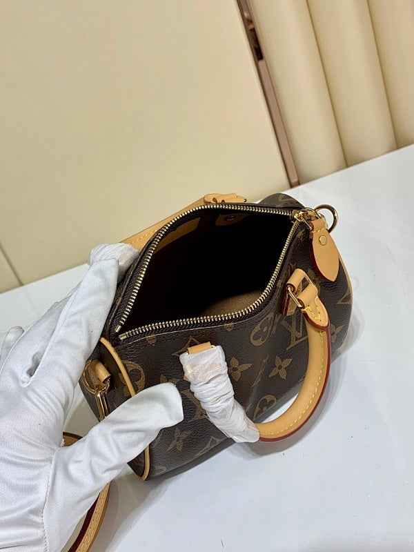 Anum Bags ln Luxury Bag --60640