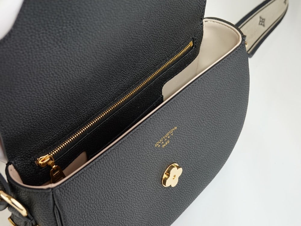 Anum Bags ln Luxury Bag --60557