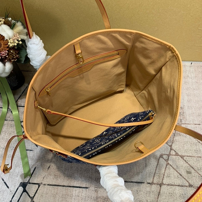 Anum Bags ln Luxury Bag --60010