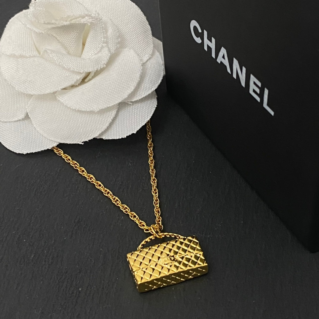 Anum Bags MO -Necklace CHL015