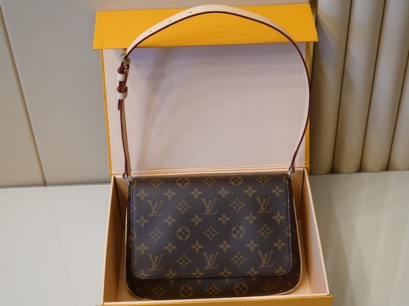 Anum Bags ln Luxury Bag --57977