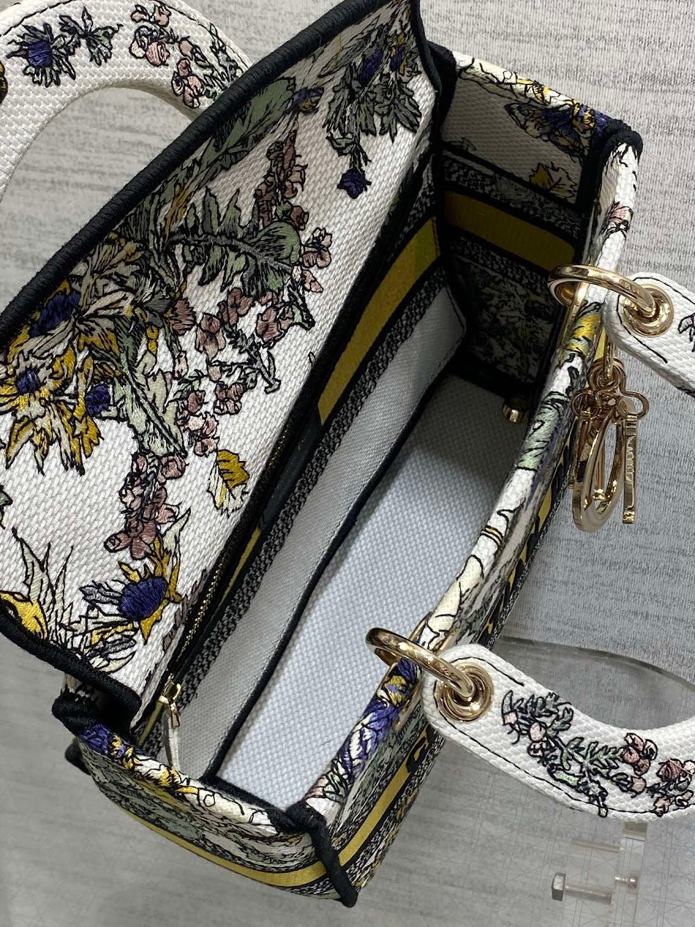 new-designer-premium-bags-nm16304