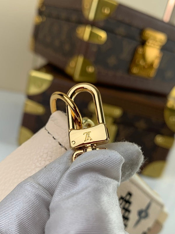 Anum Bags ln Luxury Bag --60740
