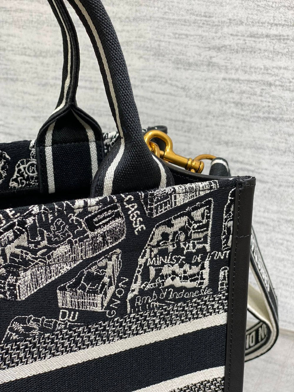new-luxury-designer-bags-nm16041