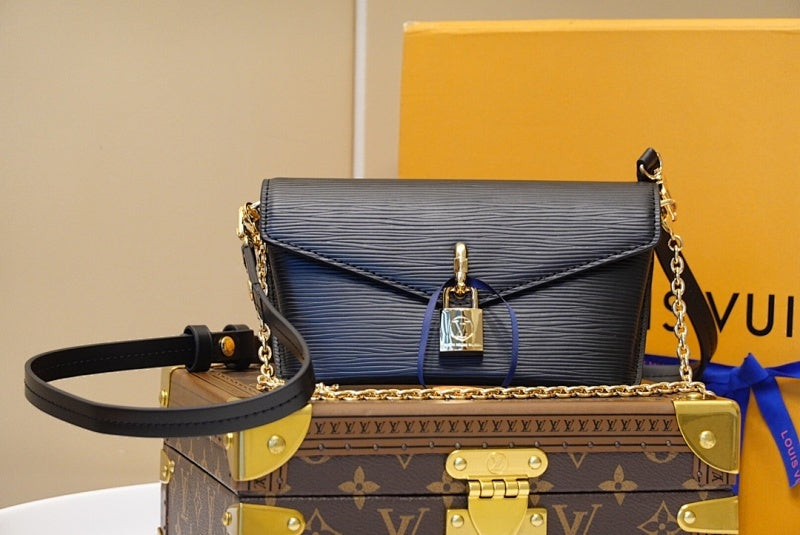 Anum Bags ln Luxury Bag --60180