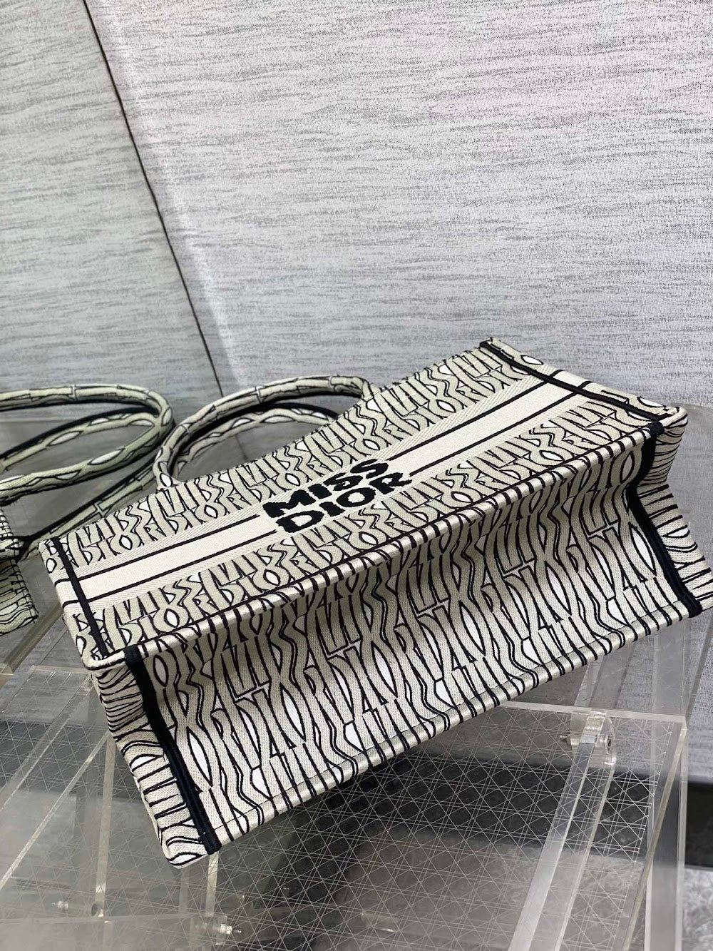 new-luxury-designer-bags-nm16085