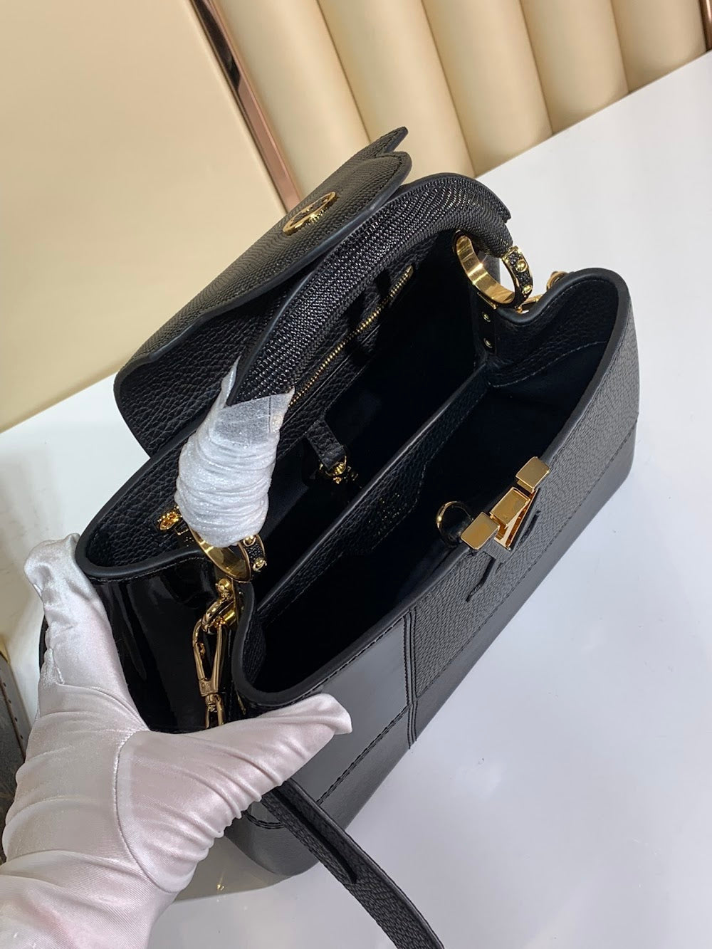 Anum Bags ln Luxury Bag --60641