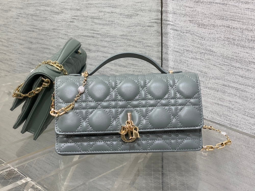 new-luxury-designer-bags-nm16478
