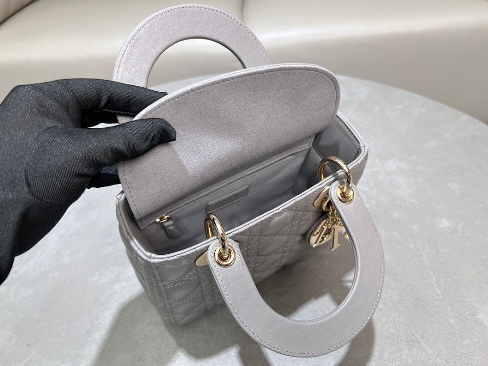 new-designer-premium-bags-nm16214