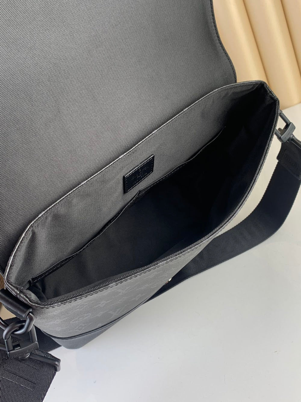Anum Bags ln Luxury Bag --60841