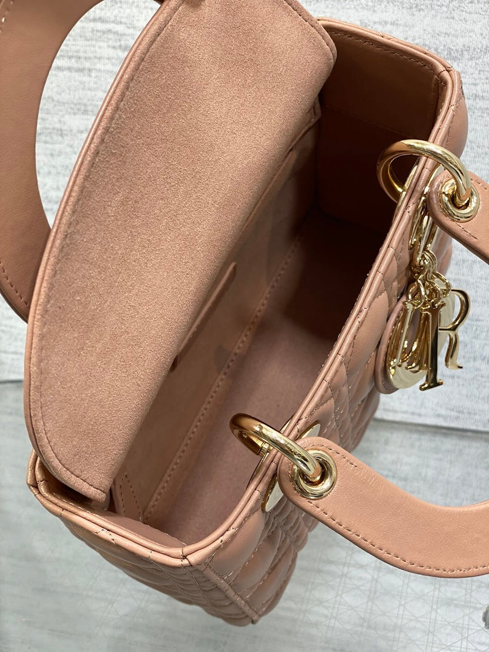 new-designer-premium-bags-nm16325