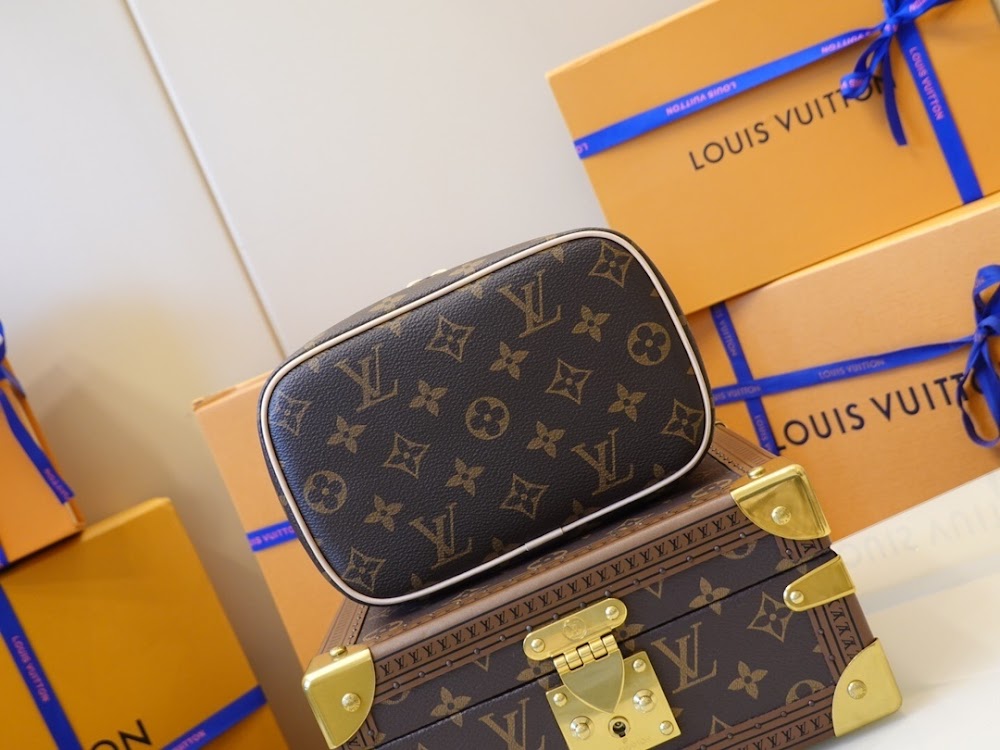Anum Bags ln Luxury Bag --60232