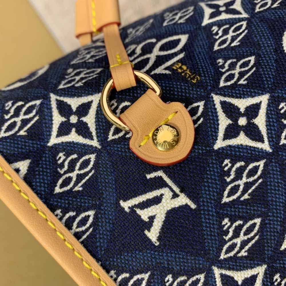 Anum Bags ln Luxury Bag --60010