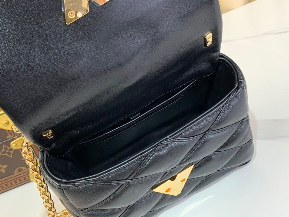 Anum Bags ln Luxury Bag --56591