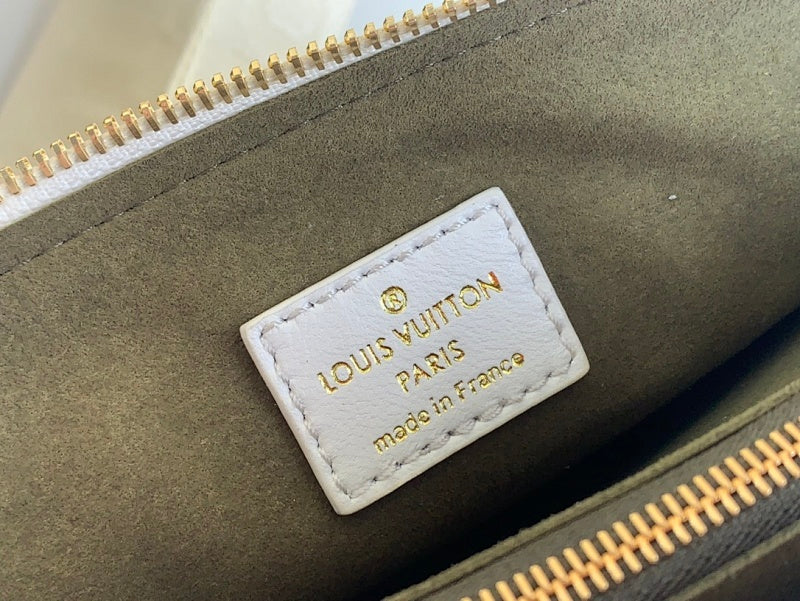 Anum Bags ln Luxury Bag --61150