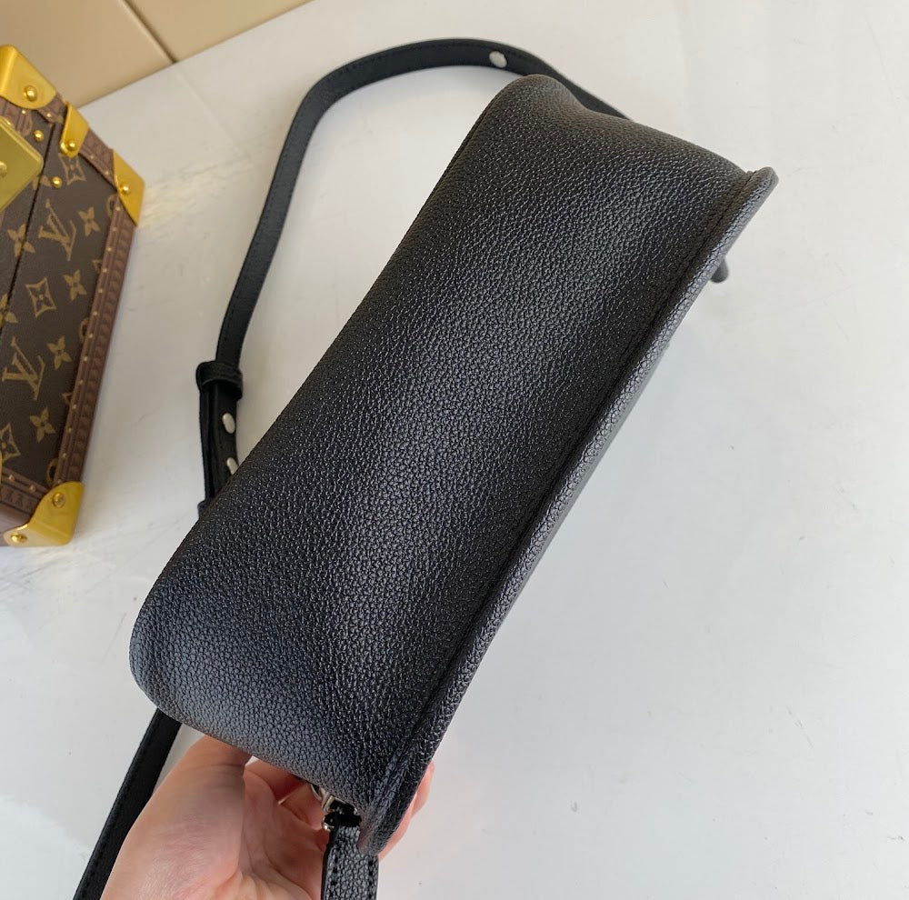 Anum Bags ln Luxury Bag --60747