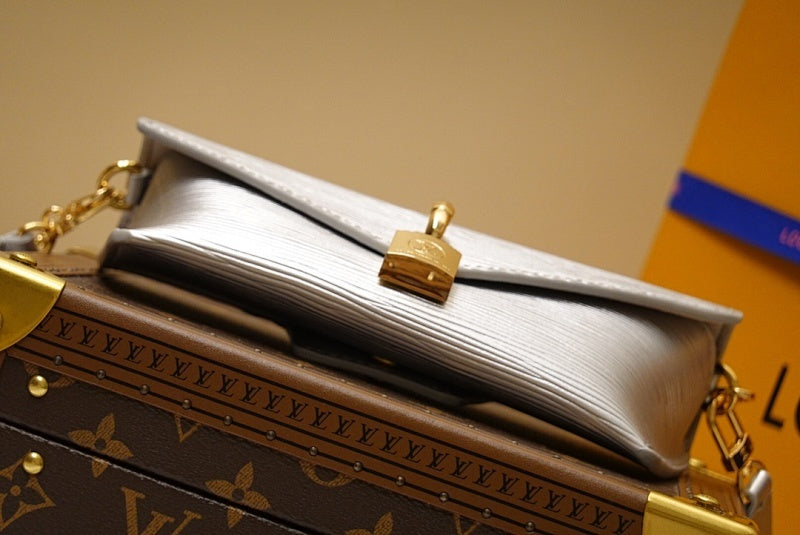 Anum Bags ln Luxury Bag --60110