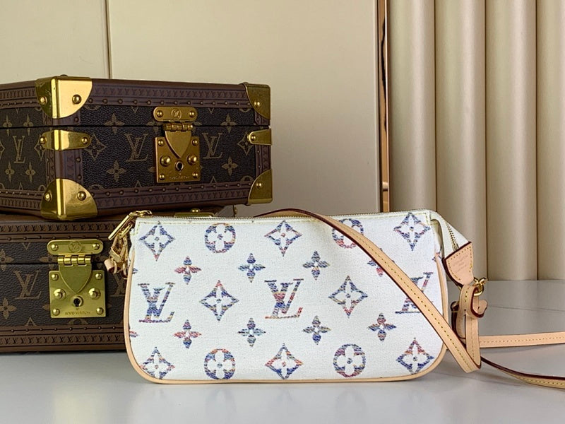 Anum Bags ln Luxury Bag --57870