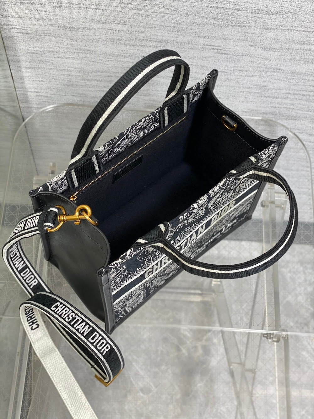 new-luxury-designer-bags-nm16041