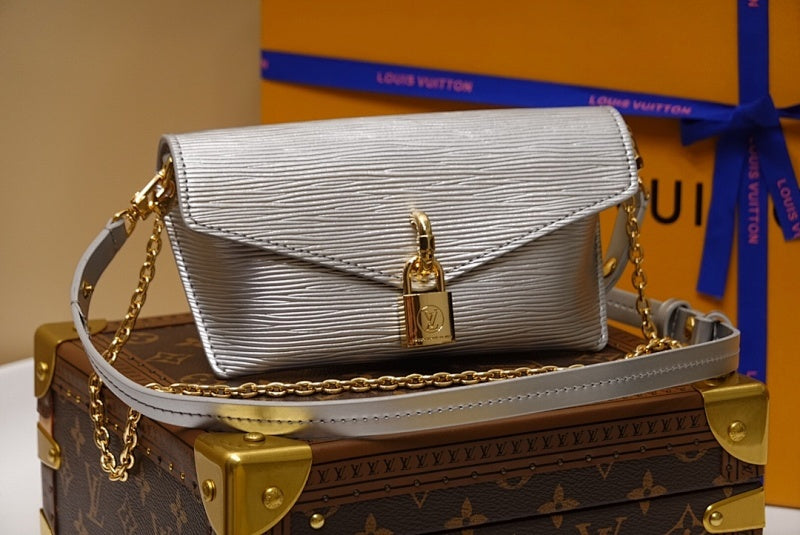 Anum Bags ln Luxury Bag --60110