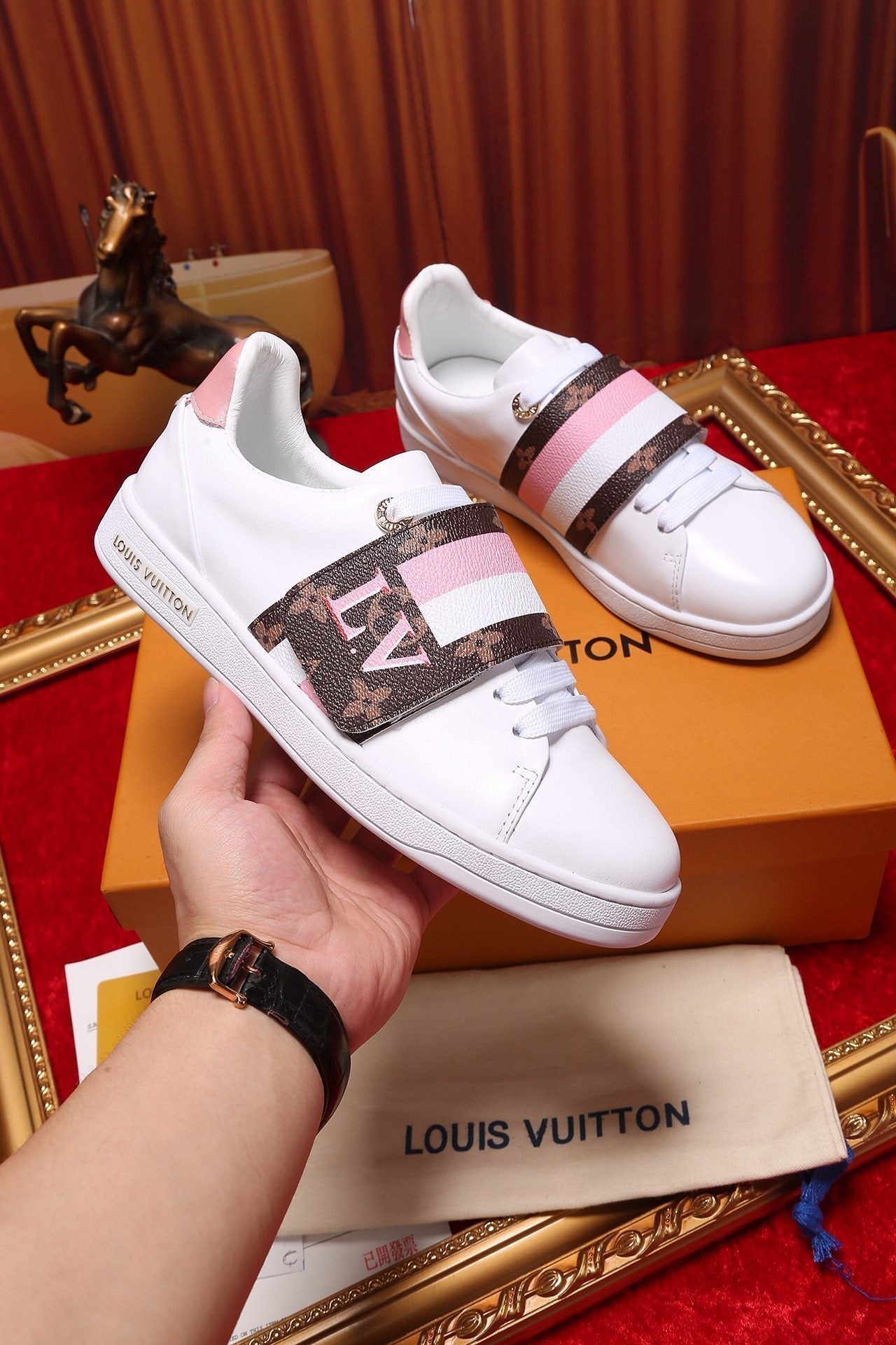 Anum Bags LUV Font Row Pink Sneaker