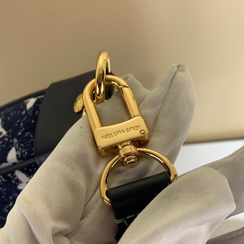 Anum Bags ln Luxury Bag --60677