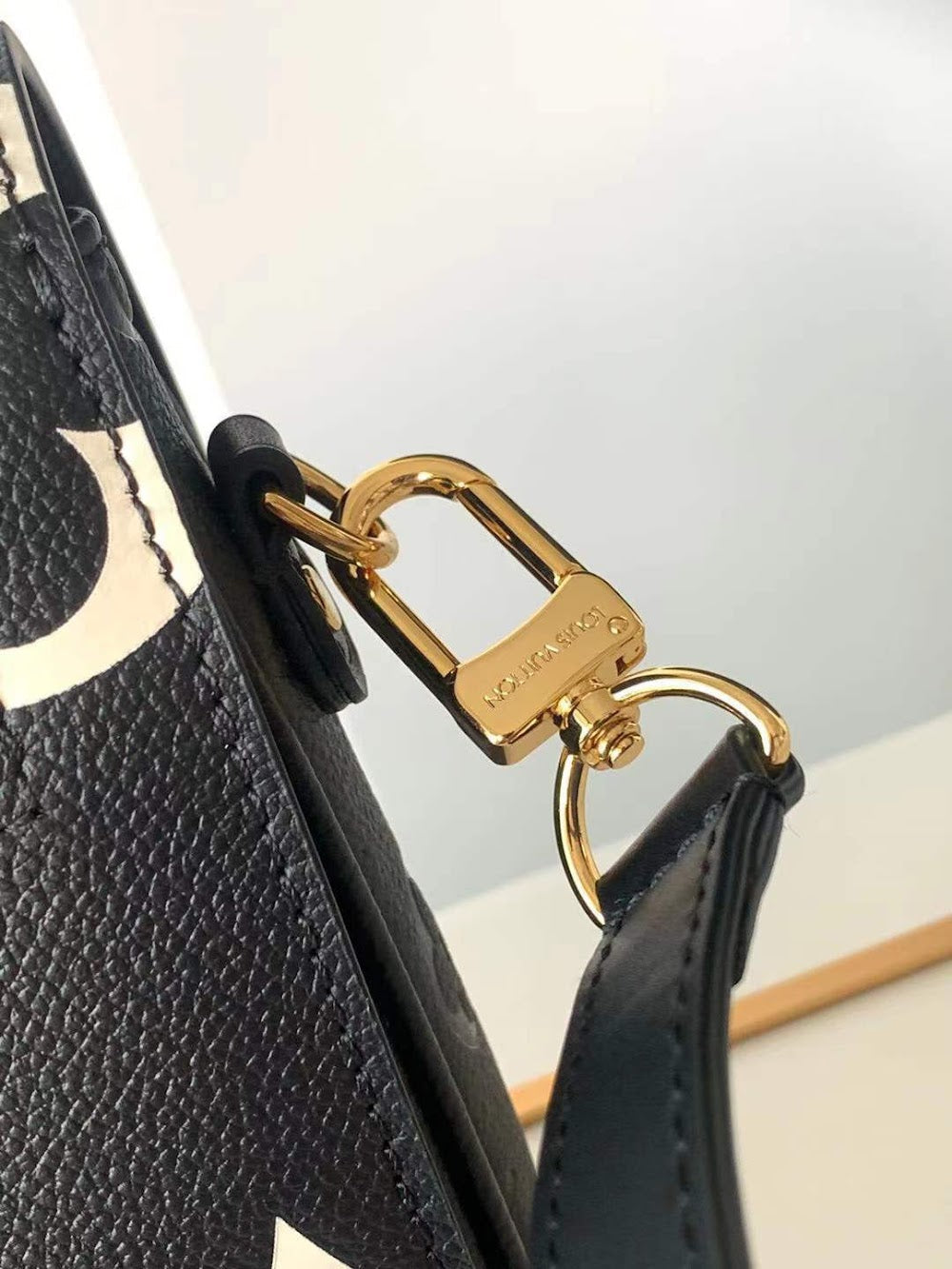 Anum Bags ln Luxury Bag --56390
