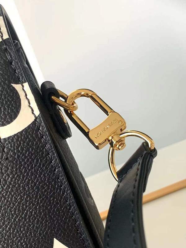 Anum Bags ln Luxury Bag --56390