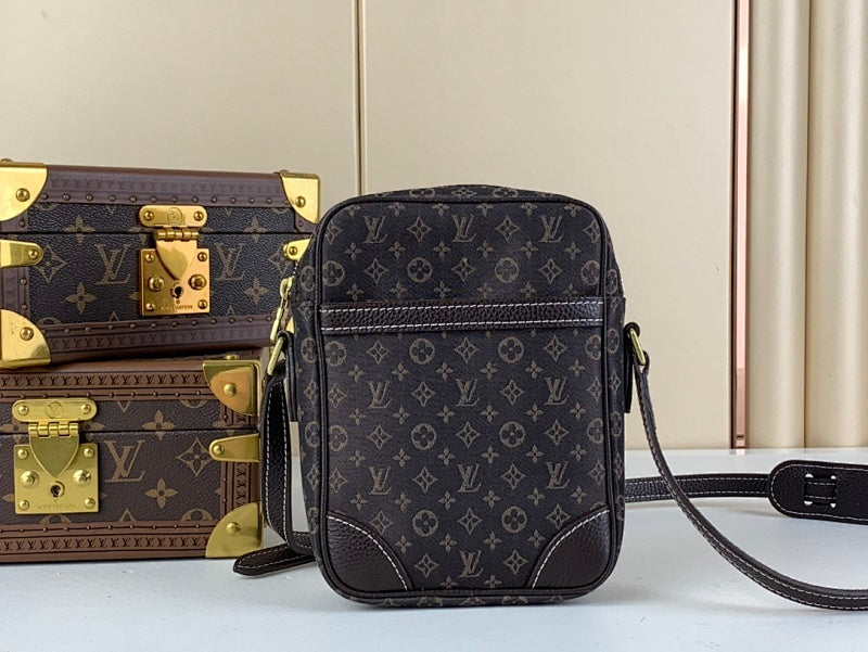 Anum Bags ln Luxury Bag --56473