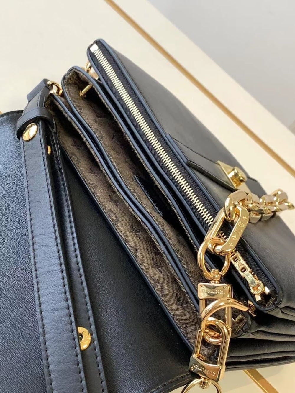 Anum Bags ln Luxury Bag --60058
