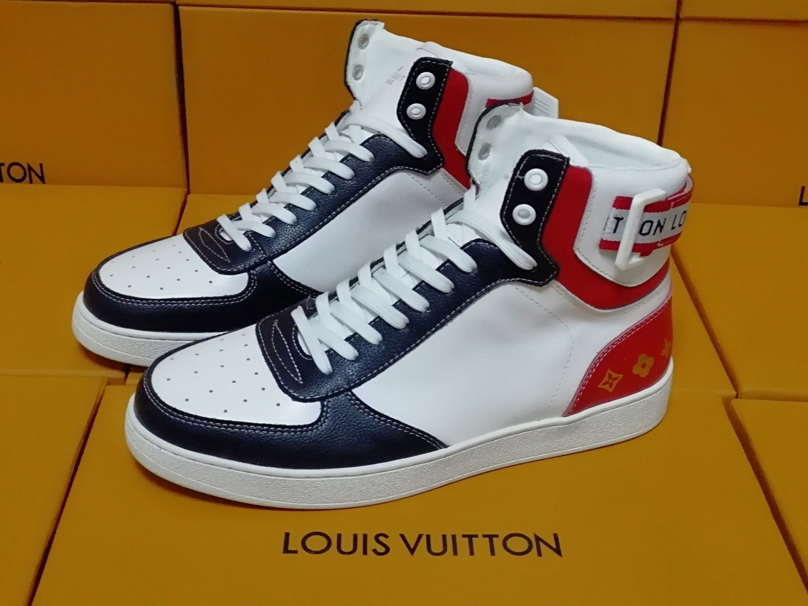 Anum Bags Luv Rivoli Black Red Sneaker