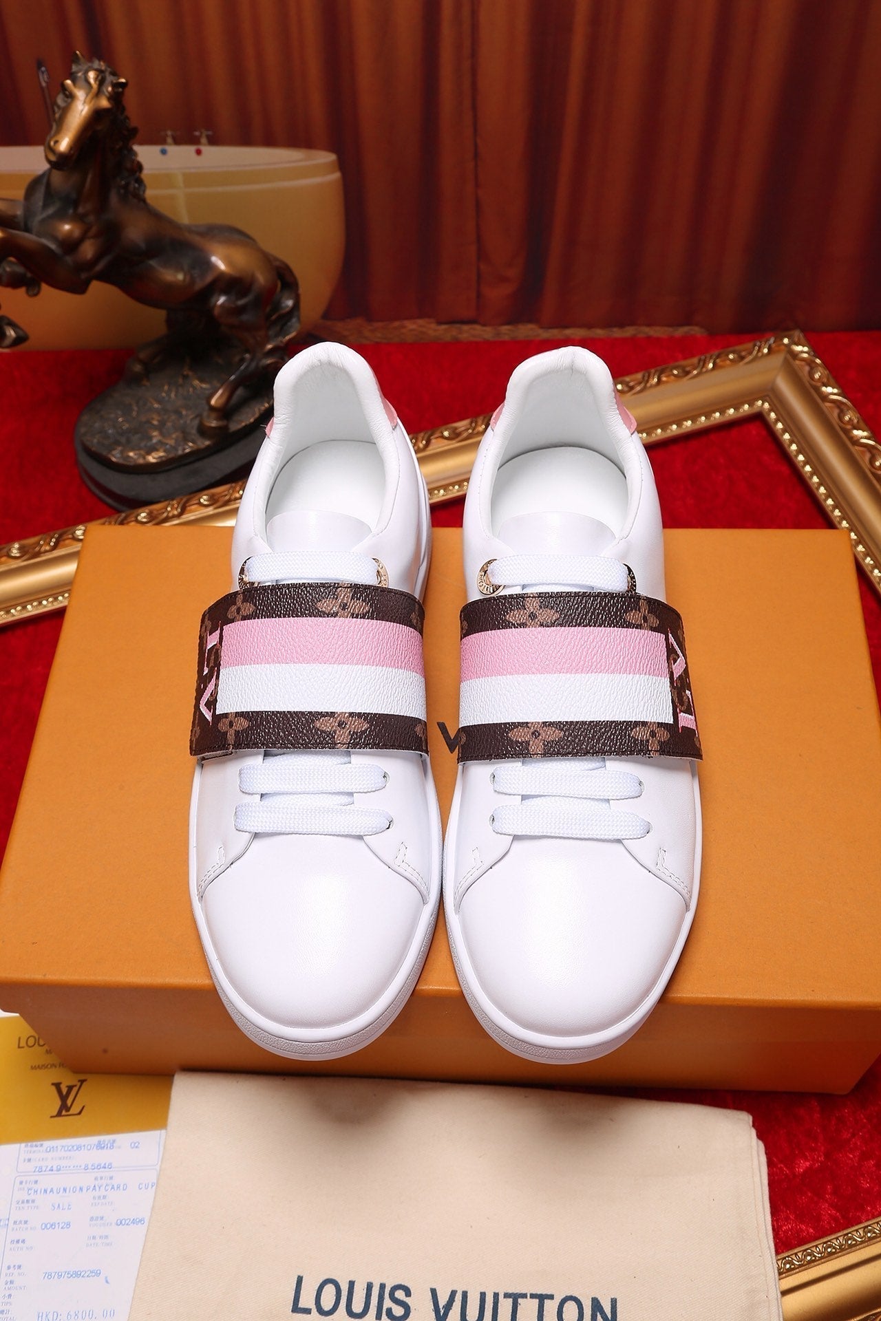 Anum Bags LUV Font Row Pink Sneaker