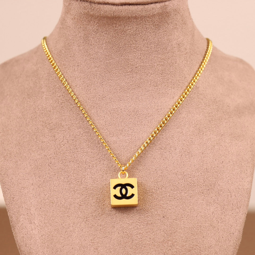 Anum Bags Necklace CHL038