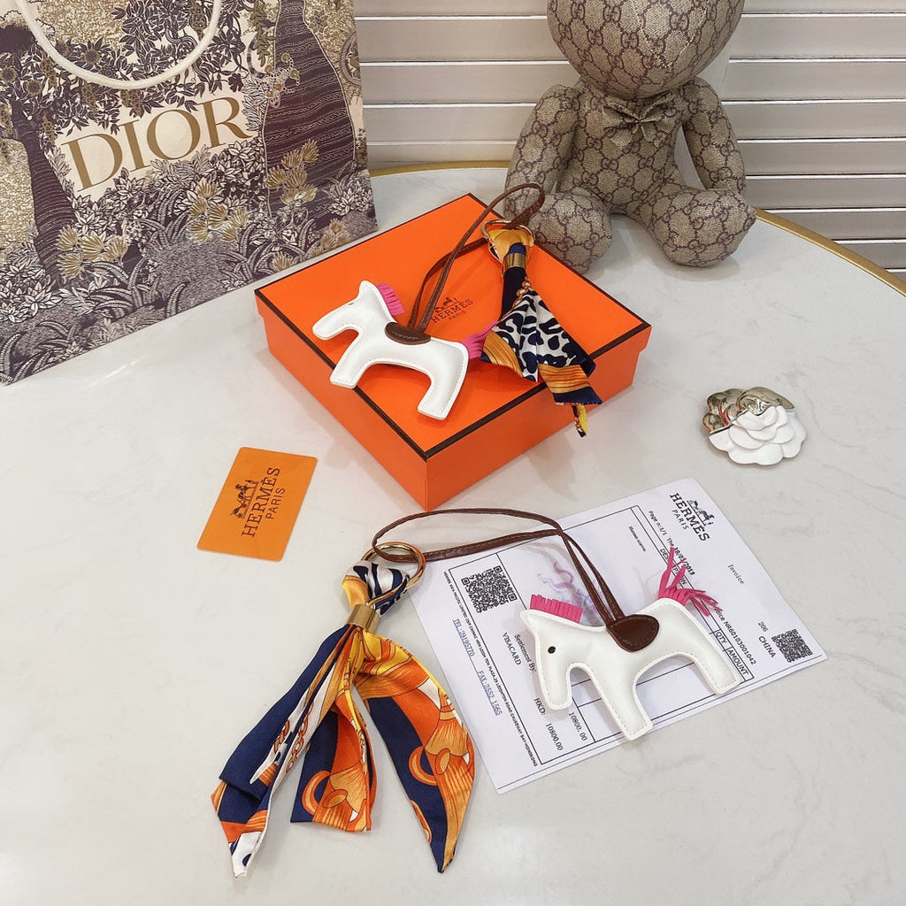 Anum Bags MO -Keychains LUV 088