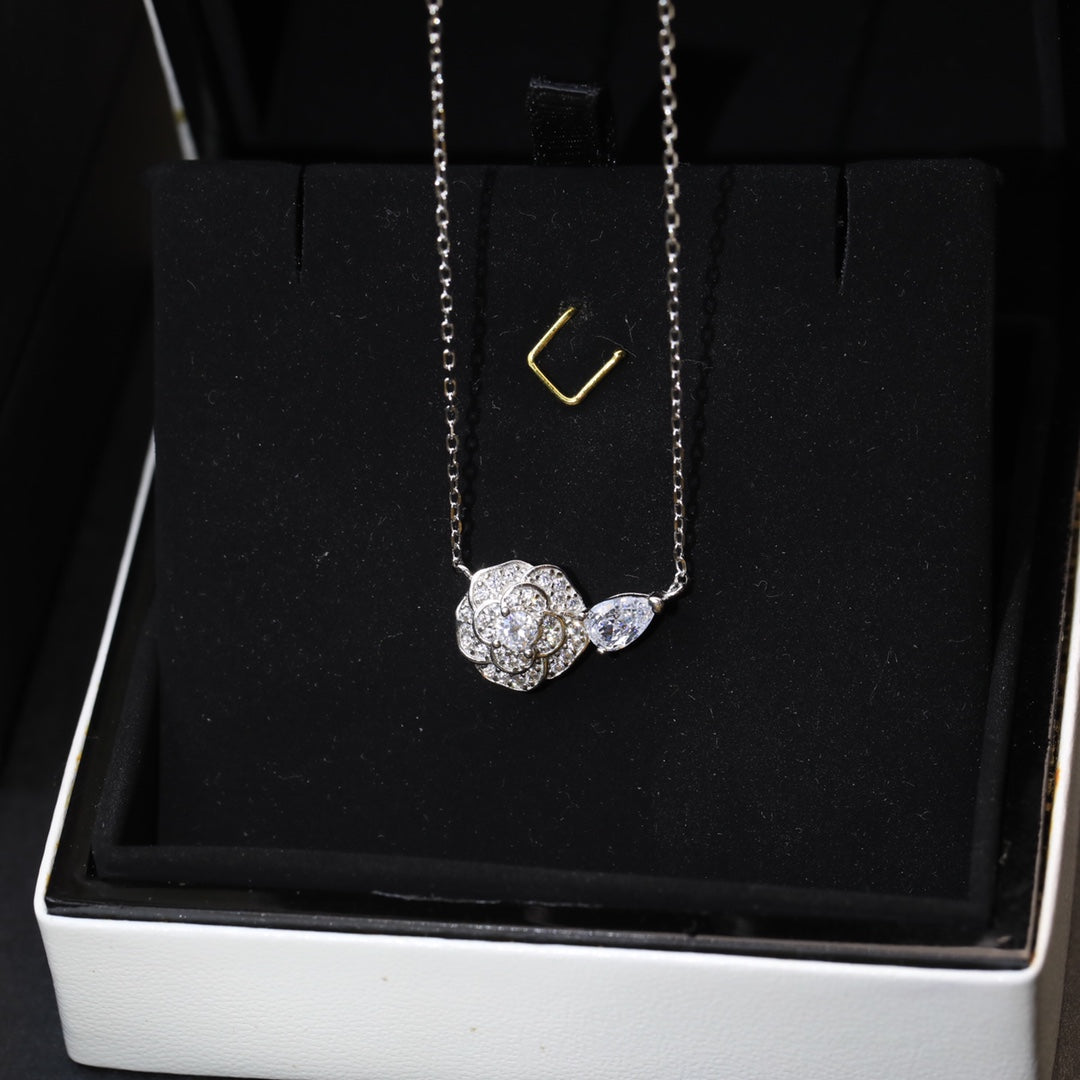 Anum Bags MO -Necklace CHL007