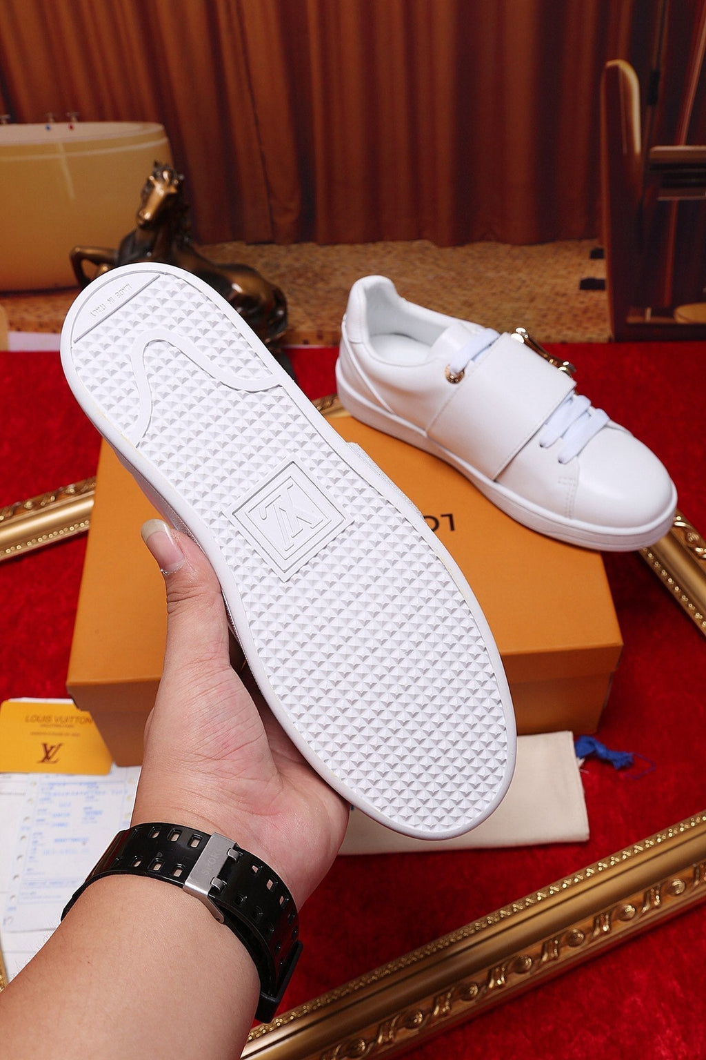 Anum Bags LUV Font Row White Sneaker