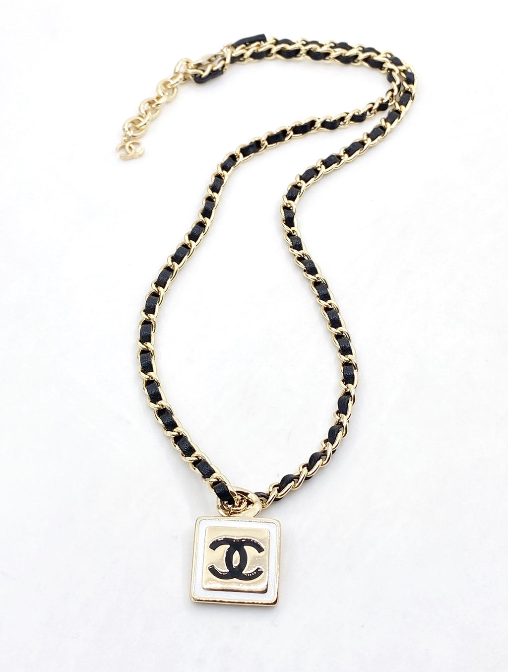 Anum Bags MO -Necklace CHL005