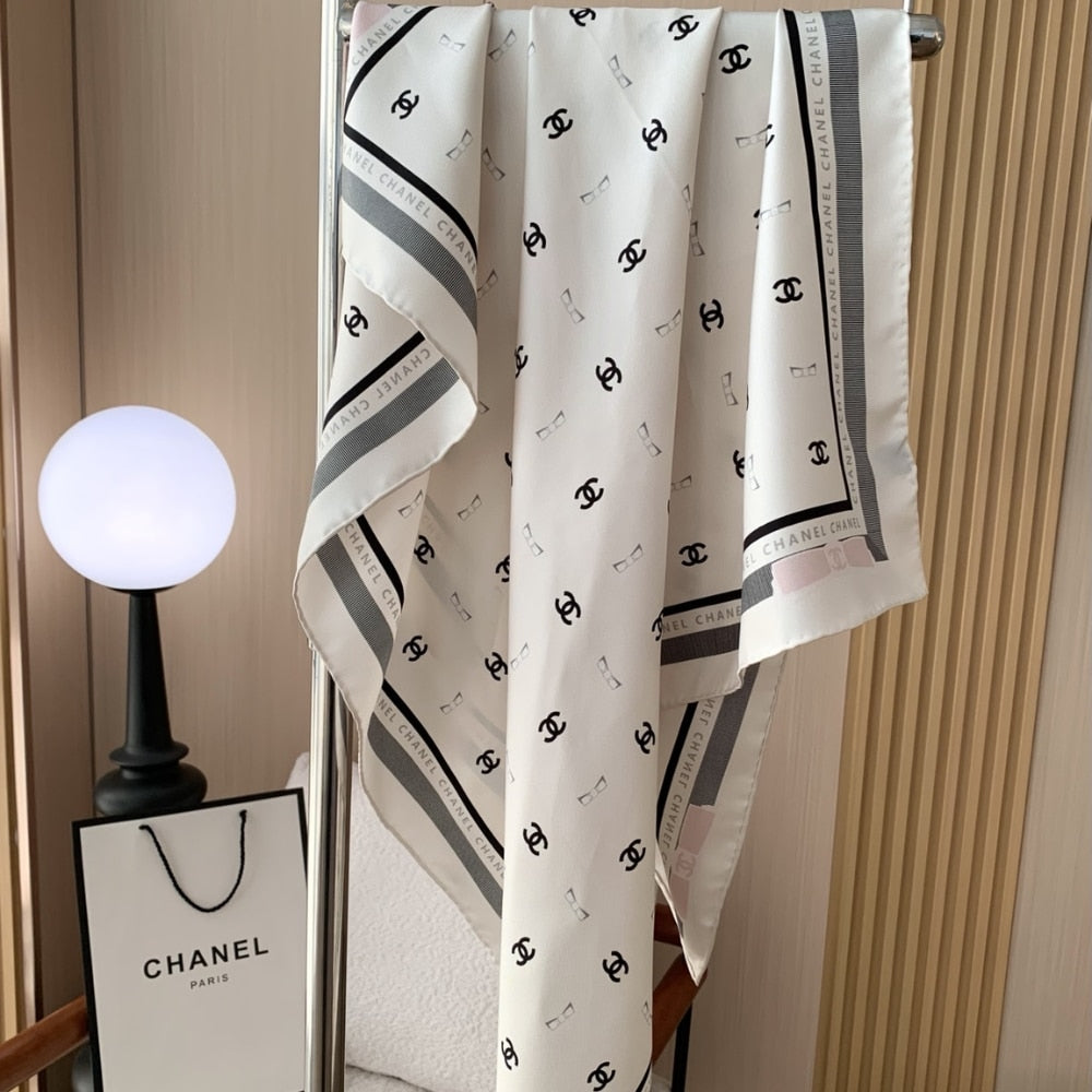 Anum Bags CHL SQUARE SCARF JACQUARD SILK TWILL IN ECRU BLACK AND LIGHT PINK 90CM AAA777 B19447 NAFFT