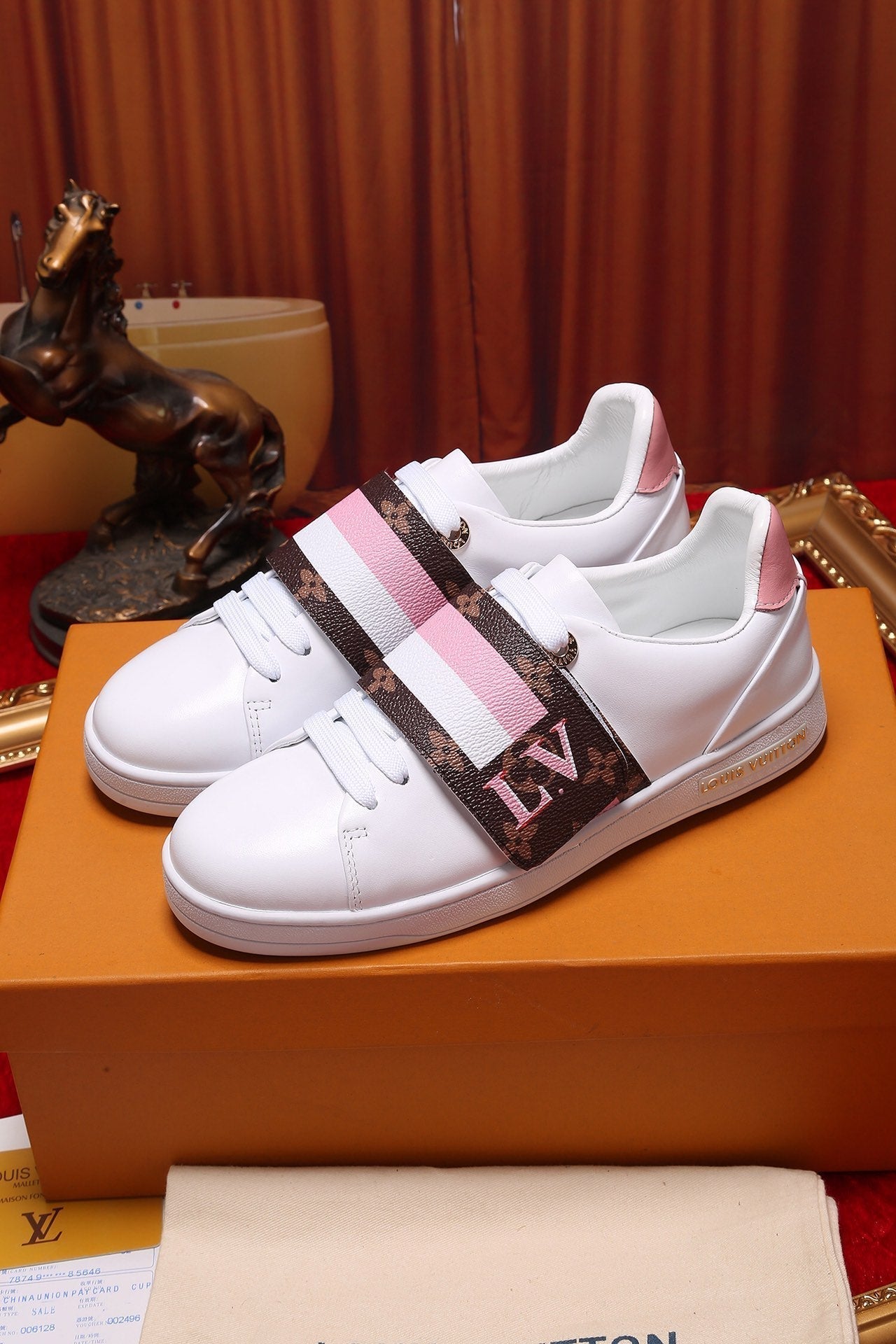 Anum Bags LUV Font Row Pink Sneaker