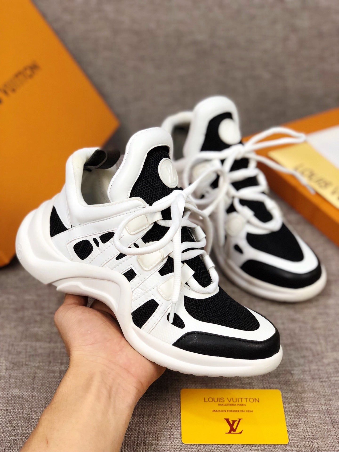 Anum Bags LUV Archlight Black White Sneaker