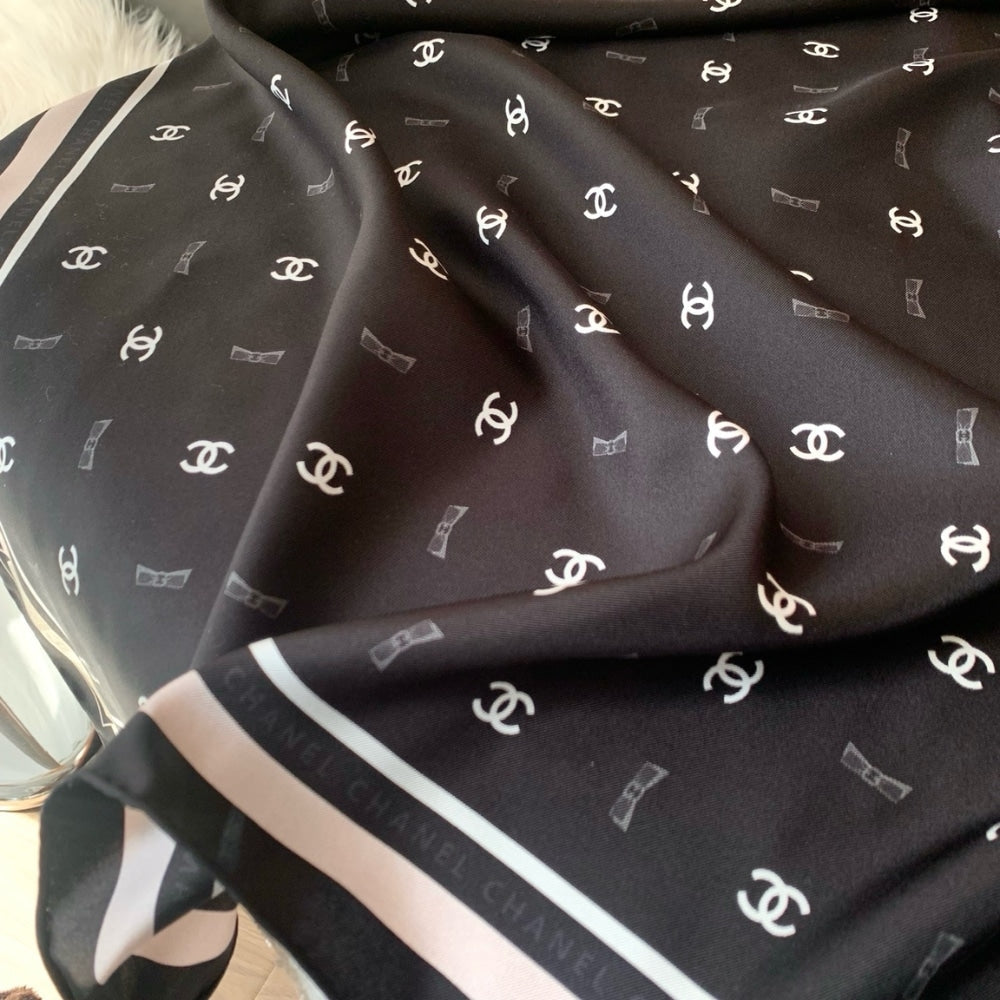 Anum Bags CHL SQUARE SCARF JACQUARD SILK TWILL IN BLACK ECRU AND PINK 90CM AAA777 B19447 NAFFW