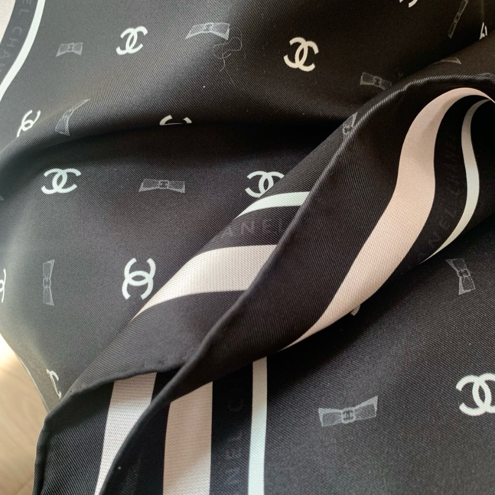 Anum Bags CHL SQUARE SCARF JACQUARD SILK TWILL IN BLACK ECRU AND PINK 90CM AAA777 B19447 NAFFW